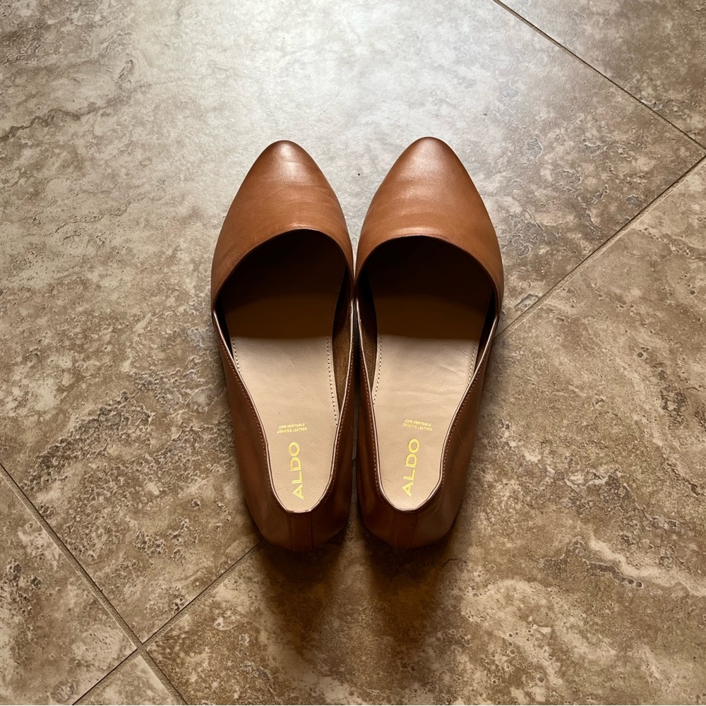 Aldo Women’s beautiful dark tan leather flats size 41/USsize 10